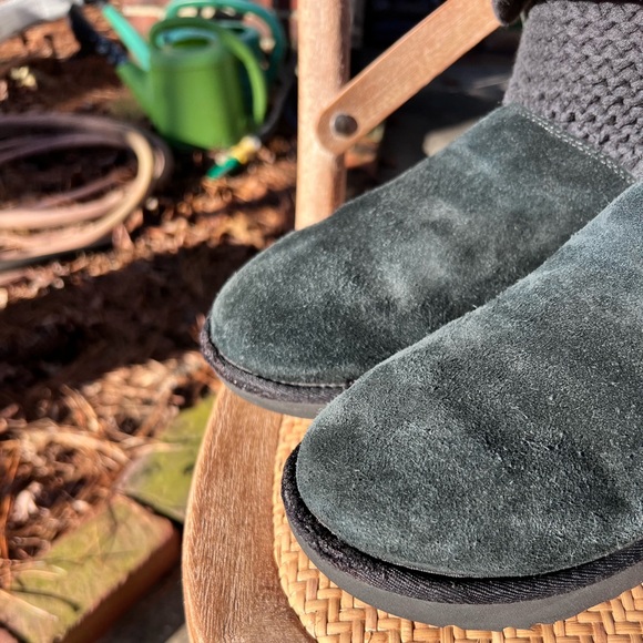 UGG Women's Shaina Ankle Boot - Picture 6 of 9